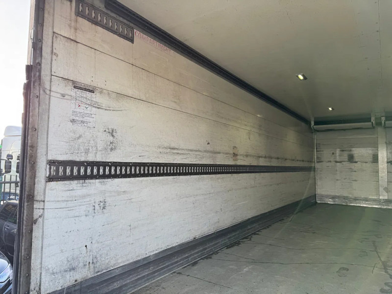 Camión frigorífico Scania P230 4X2 - EURO 4 + CARRIER SUPRA 950 MT + DHOLLANDIA LIFT: foto 16