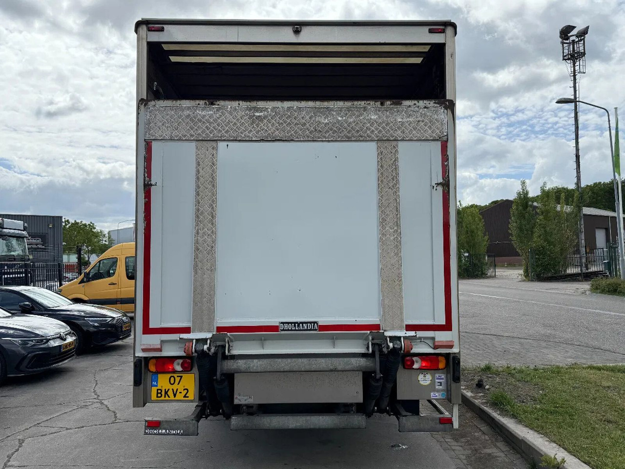 Volvo FL 250 18 TON - ONLY 169.291 KM + DHOLLANDIA LIF - Camión caja cerrada: foto 5 Volvo FL 250 18 TON - ONLY 169.291 KM + DHOLLANDIA LIF - Camión caja cerrada: foto 5