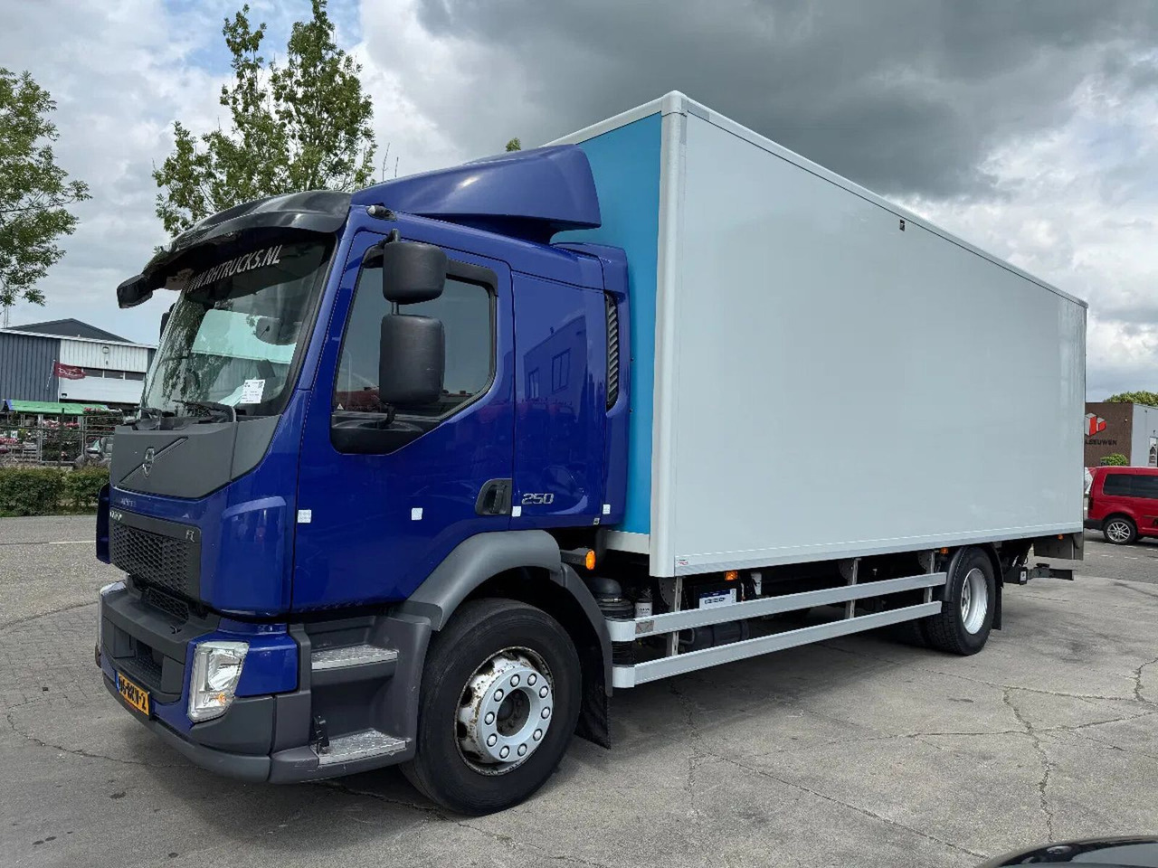 Volvo FL 250 4X2 - EURO 6 + DHOLLANDIA LIFT + TÜV 04-2 - Camión caja cerrada: foto 2 Volvo FL 250 4X2 - EURO 6 + DHOLLANDIA LIFT + TÜV 04-2 - Camión caja cerrada: foto 2