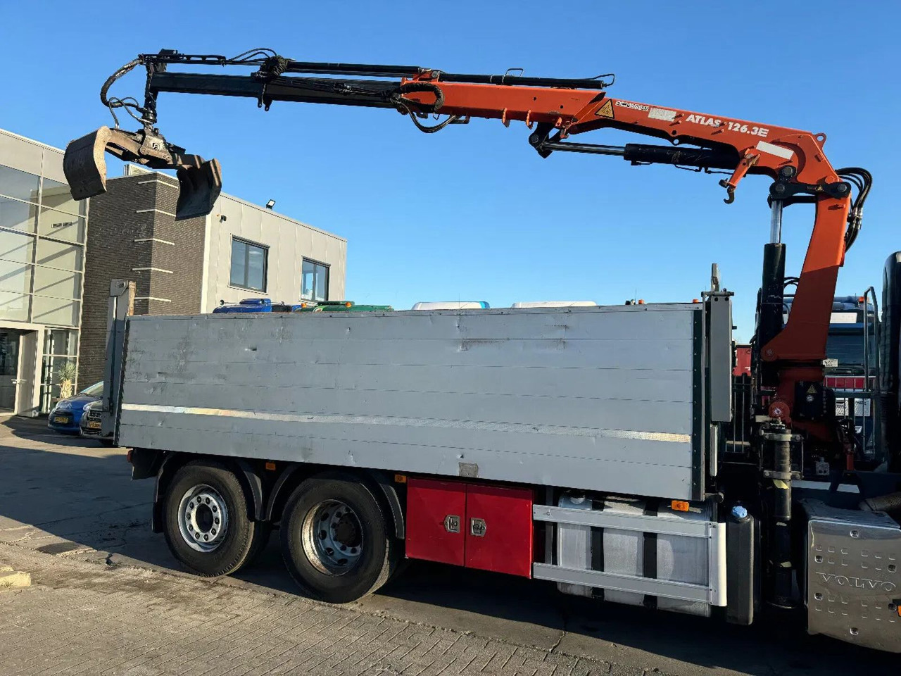 Volvo FM 330 6X2 - EURO 5 + ATLAS 126.3E A2 + REMOTE + - Camión volquete, Camión grúa: foto 3 Volvo FM 330 6X2 - EURO 5 + ATLAS 126.3E A2 + REMOTE + - Camión volquete, Camión grúa: foto 3