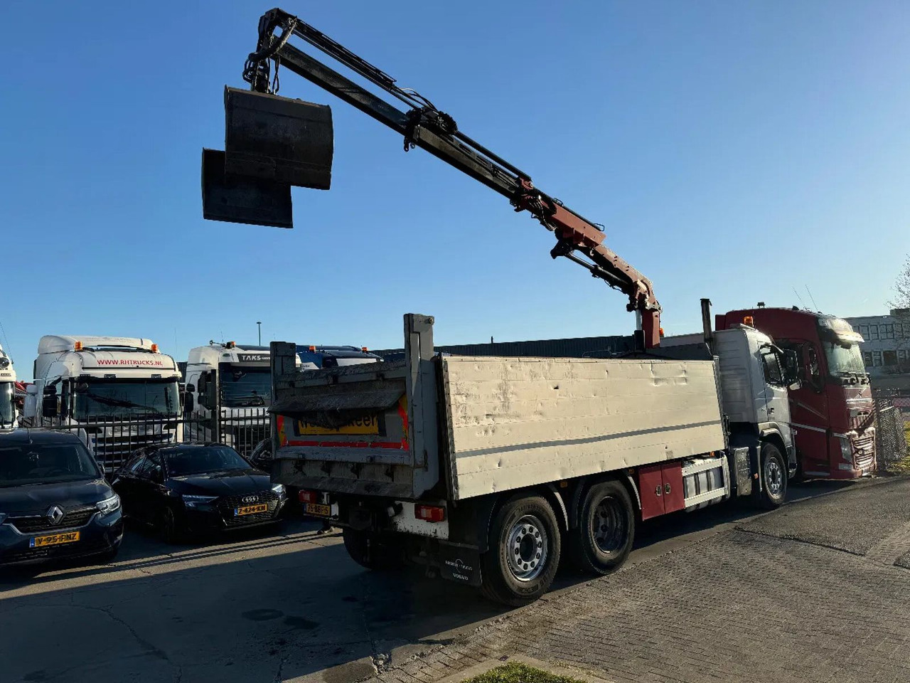 Volvo FM 330 6X2 - EURO 5 + ATLAS 126.3E A2 + REMOTE + - Camión volquete, Camión grúa: foto 5 Volvo FM 330 6X2 - EURO 5 + ATLAS 126.3E A2 + REMOTE + - Camión volquete, Camión grúa: foto 5