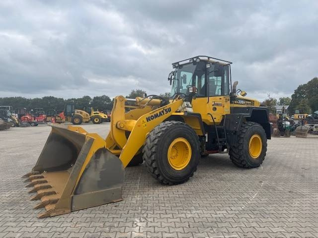 Komatsu WA 320 - Cargadora de ruedas: foto 1 Komatsu WA 320 - Cargadora de ruedas: foto 1