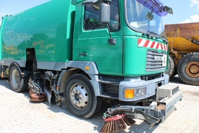 Barredora vial MAN M 2000: foto 9