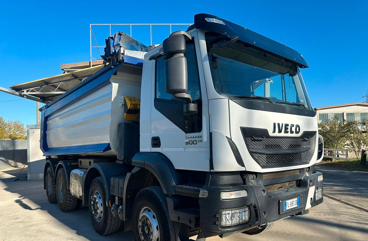 Iveco Trakker 500 anno 2020 - Camión volquete: foto 1 Iveco Trakker 500 anno 2020 - Camión volquete: foto 1