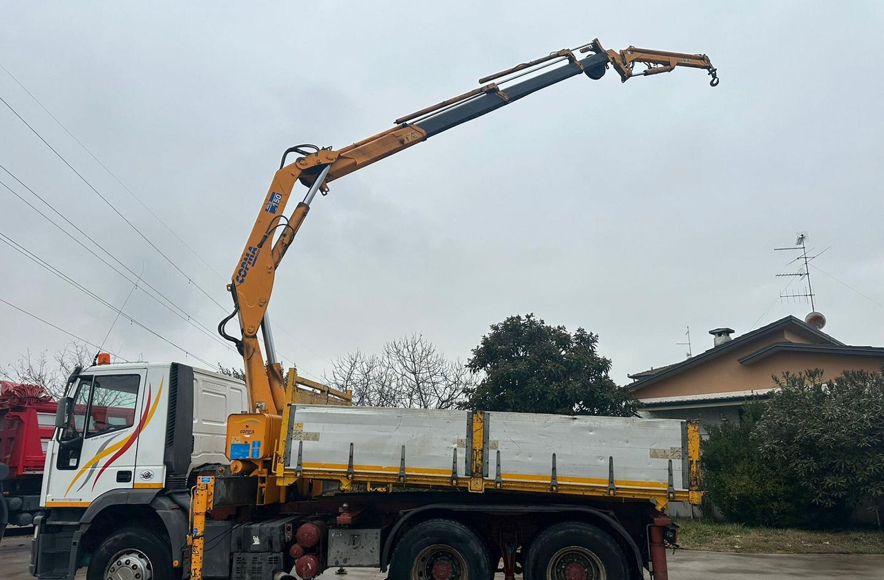 Motrice Iveco eurotech con la grù - Camión volquete, Camión grúa: foto 1 Motrice Iveco eurotech con la grù - Camión volquete, Camión grúa: foto 1