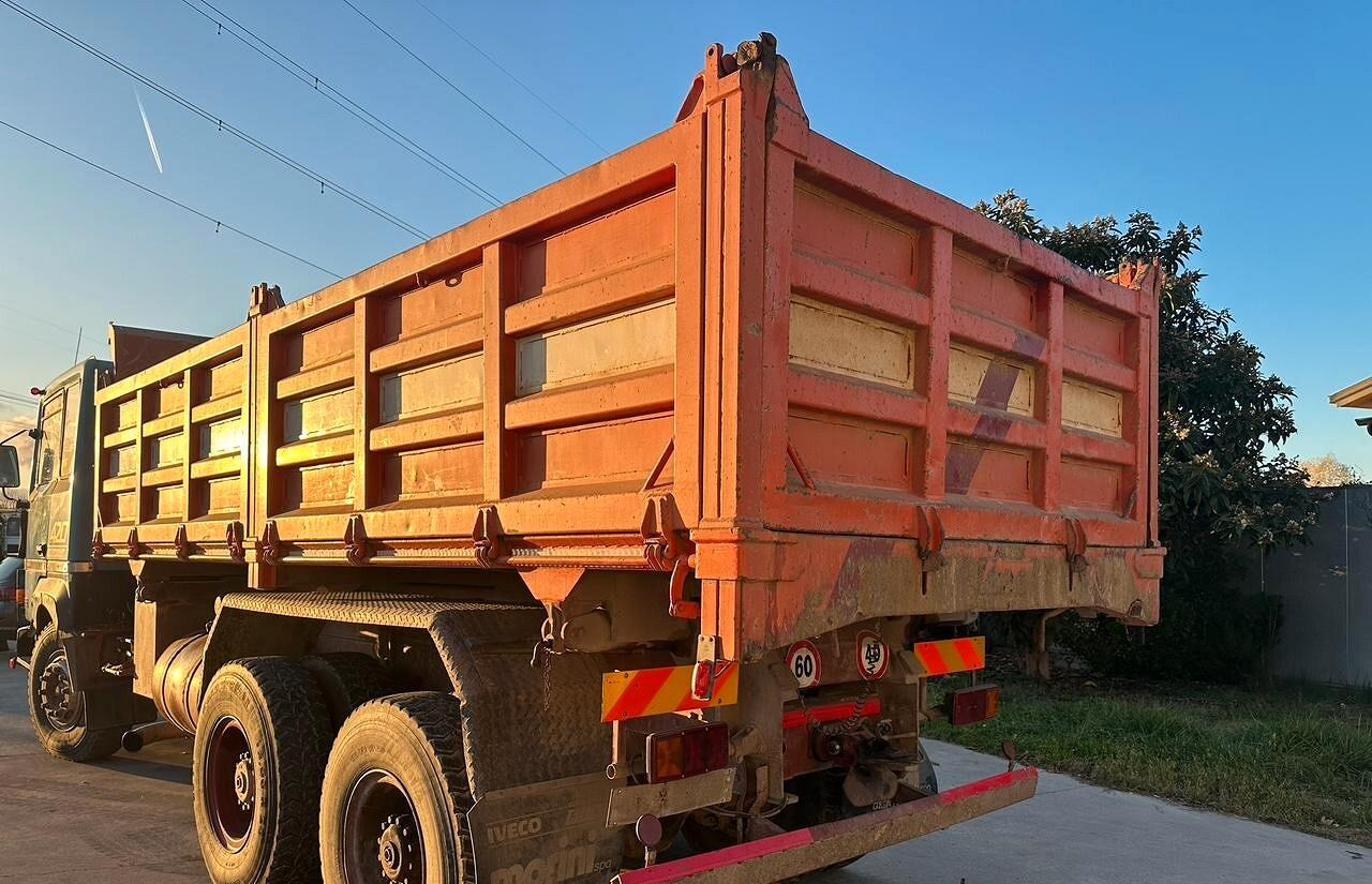 Renault R420 3 assi ribaltabile - Camión volquete: foto 3 Renault R420 3 assi ribaltabile - Camión volquete: foto 3