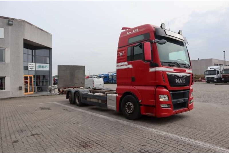 MAN TGX 26.440 EURO 6 - Camión portacontenedore/ Intercambiable: foto 2 MAN TGX 26.440 EURO 6 - Camión portacontenedore/ Intercambiable: foto 2