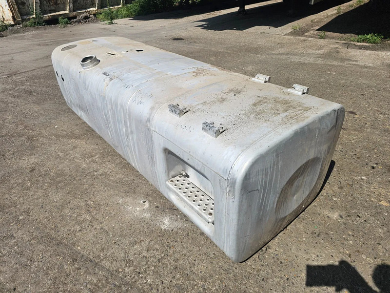 MAN Brandstoftank 595 Liter - L197 B70 H58 - Onderdeel nr. 81.122015733 - Depósito de combustible para Camión: foto 2 MAN Brandstoftank 595 Liter - L197 B70 H58 - Onderdeel nr. 81.122015733 - Depósito de combustible para Camión: foto 2