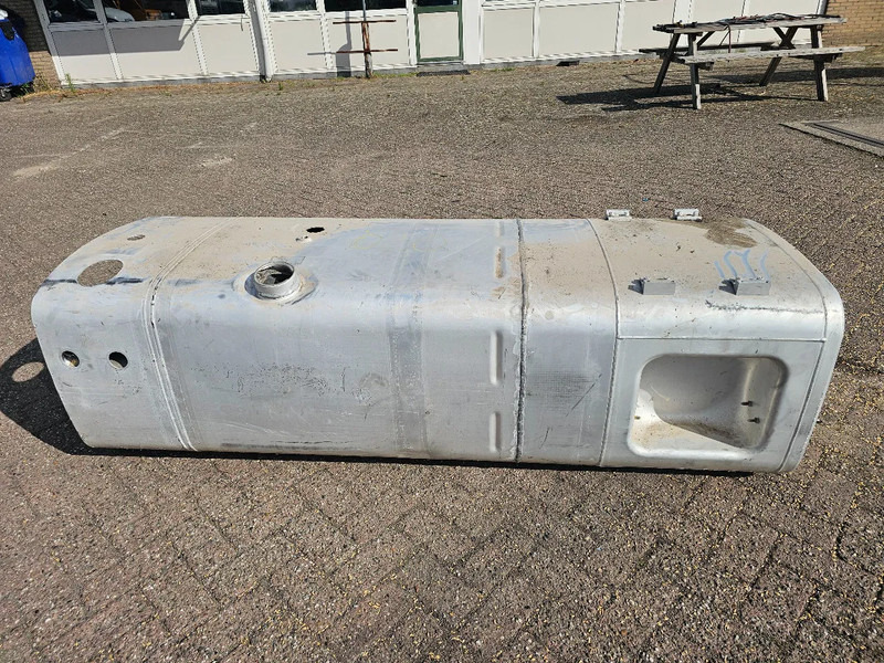 MAN Brandstoftank 595 Liter - L197 B70 H58 - Onderdeel nr. 81.122015733 - Depósito de combustible para Camión: foto 1 MAN Brandstoftank 595 Liter - L197 B70 H58 - Onderdeel nr. 81.122015733 - Depósito de combustible para Camión: foto 1