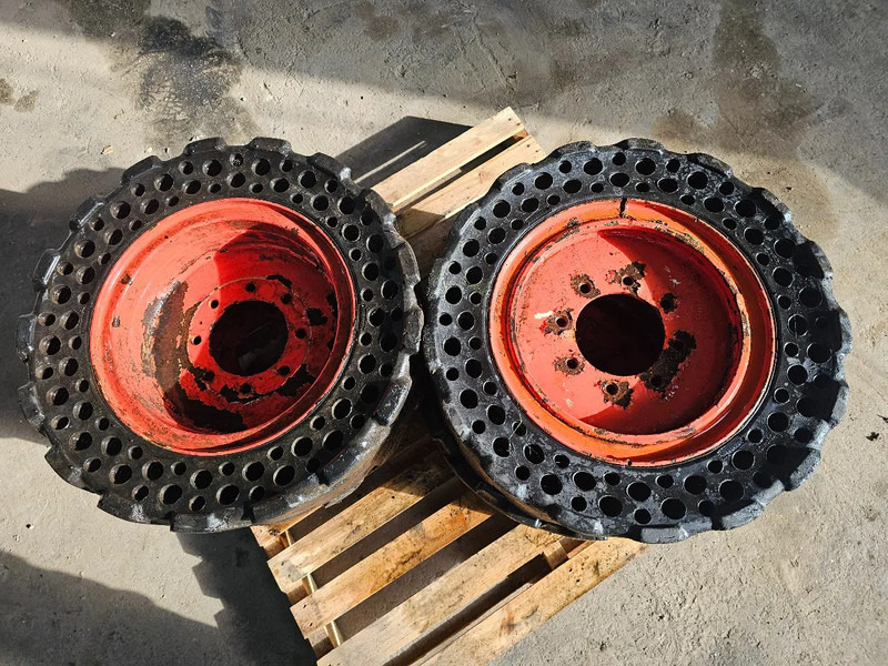 Michelin 30x10-16 - Neumático para Camión: foto 1 Michelin 30x10-16 - Neumático para Camión: foto 1