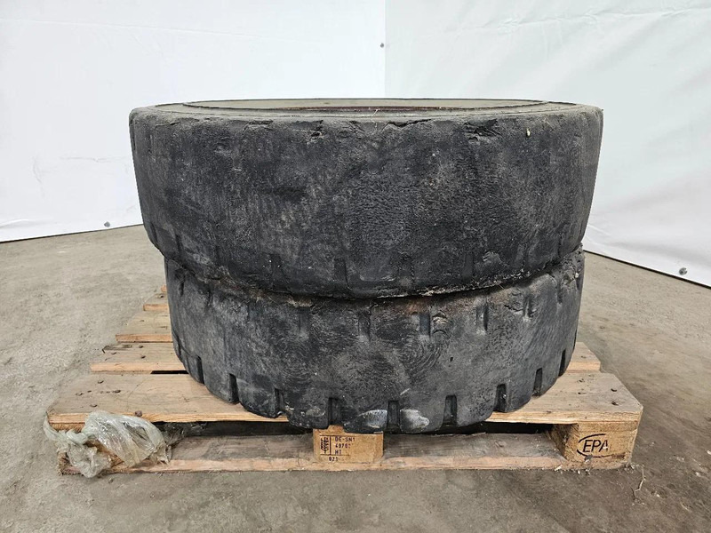 Michelin FULL RUBBER - Neumático: foto 2 Michelin FULL RUBBER - Neumático: foto 2