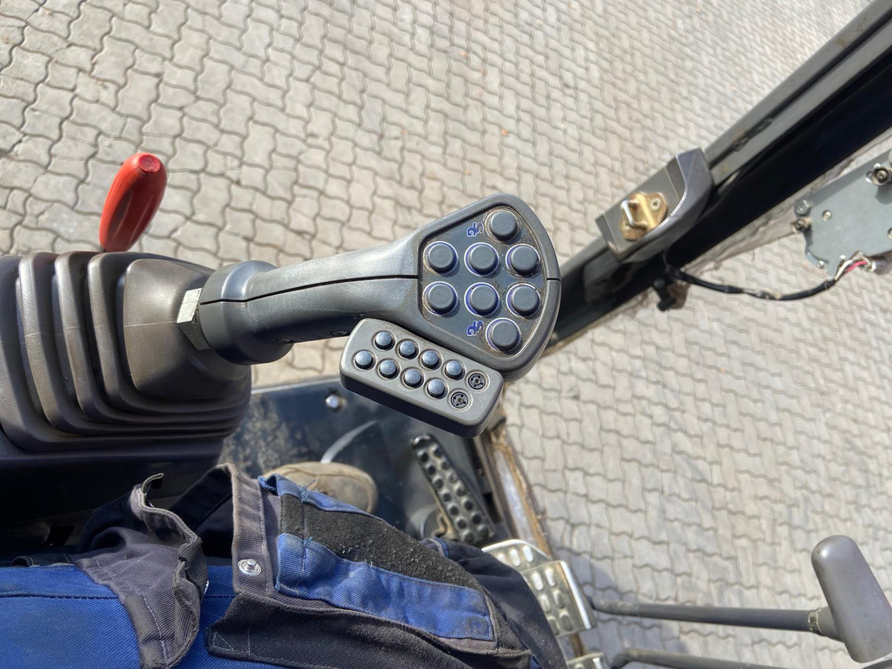 Excavadora de cadenas HITACHI ZX 210-3 with Kesla 25 RH: foto 15