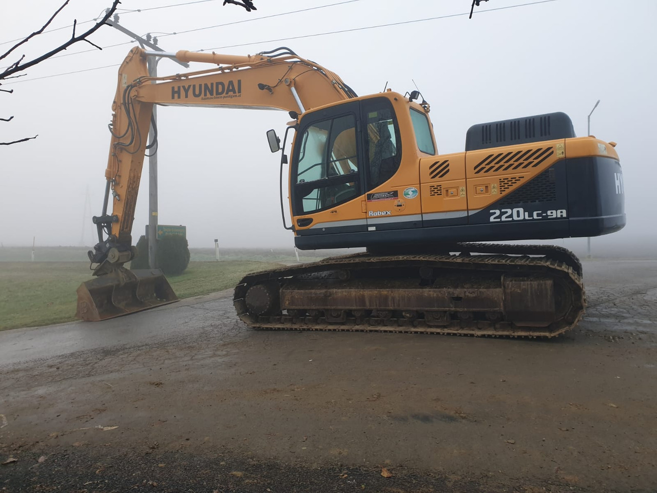Hyundai R 220 LC-9A - Excavadora de cadenas: foto 1 Hyundai R 220 LC-9A - Excavadora de cadenas: foto 1