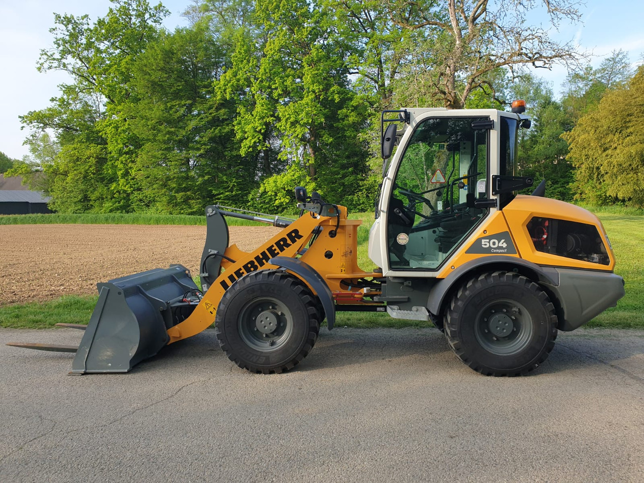 Liebherr L 504 C - Cargadora de ruedas: foto 1 Liebherr L 504 C - Cargadora de ruedas: foto 1