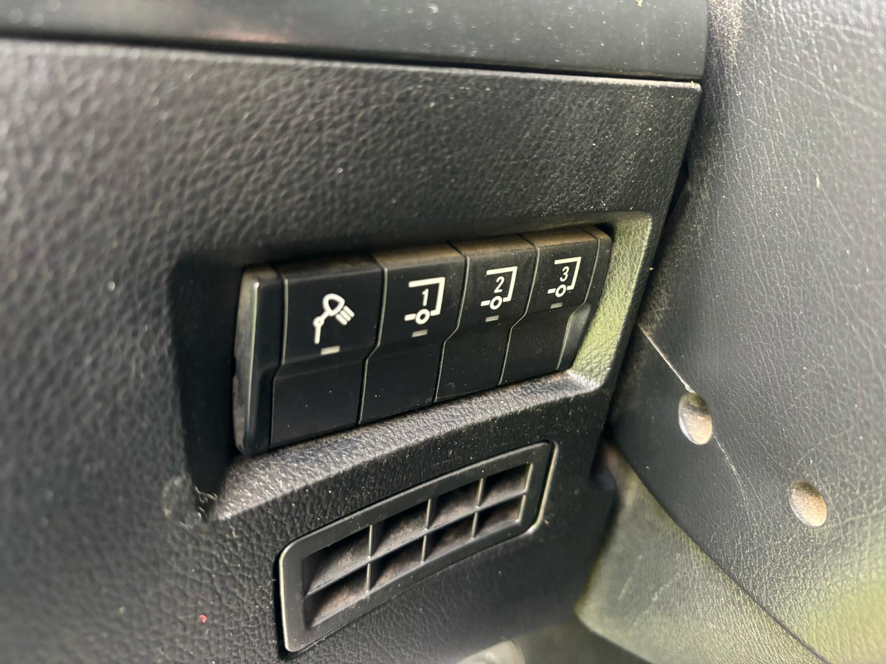 Camión portacontenedor de cadenas MERCEDES-BENZ Antos 2540: foto 20