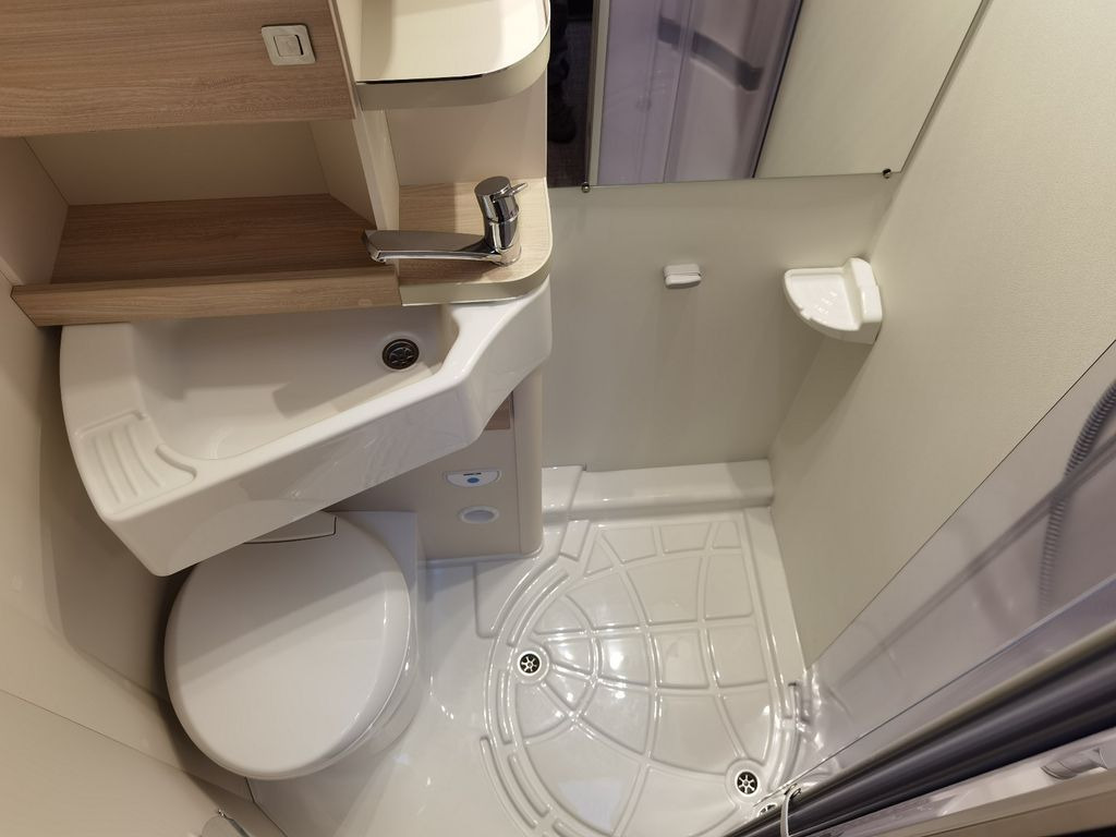 Autocaravana capuchina Eura Mobil ACTIVA ONE 690 HB/-2024-/ 180PS-9G-MAXI/ 6xSITZE: foto 22