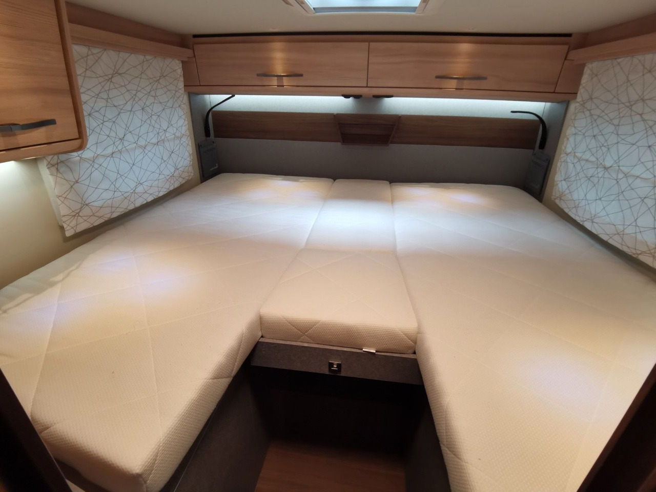 Leasing de Eura Mobil INTEGRA LINE 720 EB /-2026-/180-8G/ EINZELBETTEN Eura Mobil INTEGRA LINE 720 EB /-2026-/180-8G/ EINZELBETTEN: foto 21 Leasing de Eura Mobil INTEGRA LINE 720 EB /-2026-/180-8G/ EINZELBETTEN Eura Mobil INTEGRA LINE 720 EB /-2026-/180-8G/ EINZELBETTEN: foto 21