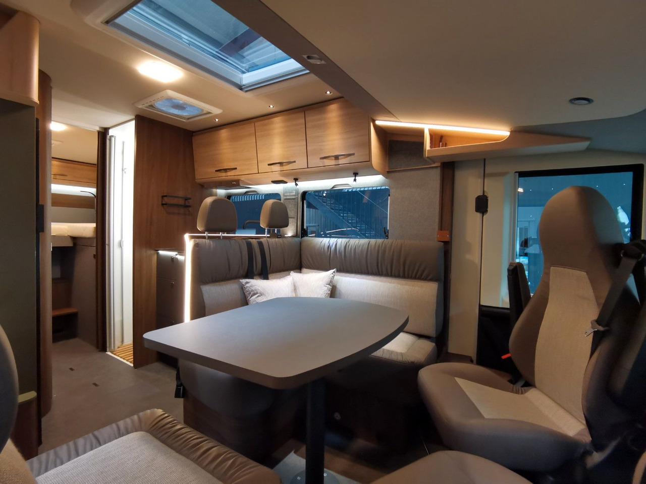 Leasing de Eura Mobil INTEGRA LINE 720 EB /-2026-/180-8G/ EINZELBETTEN Eura Mobil INTEGRA LINE 720 EB /-2026-/180-8G/ EINZELBETTEN: foto 15 Leasing de Eura Mobil INTEGRA LINE 720 EB /-2026-/180-8G/ EINZELBETTEN Eura Mobil INTEGRA LINE 720 EB /-2026-/180-8G/ EINZELBETTEN: foto 15