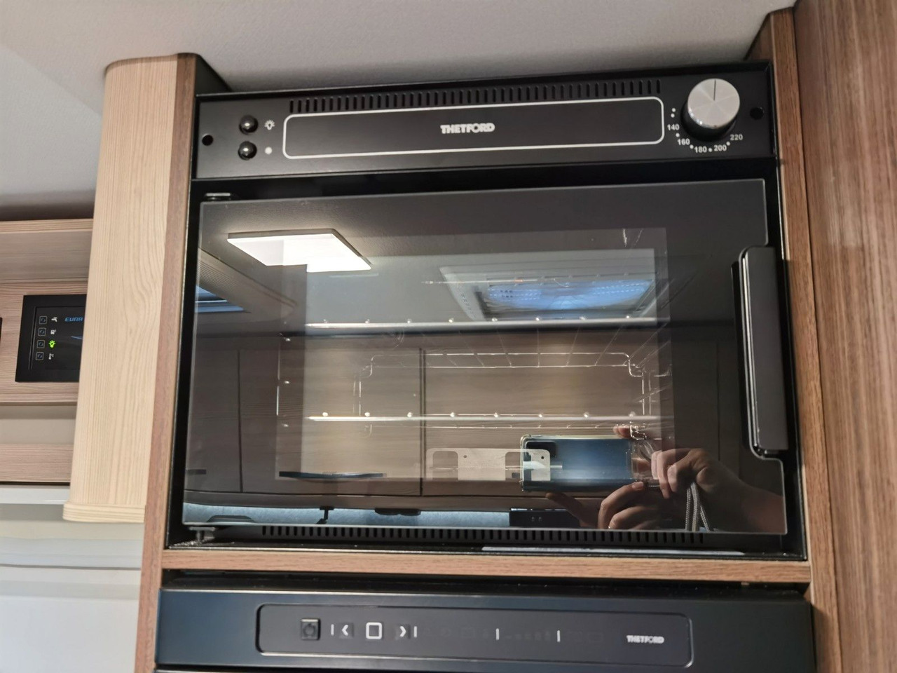 Leasing de Eura Mobil INTEGRA LINE 720 EB /-2026-/180-8G/ EINZELBETTEN Eura Mobil INTEGRA LINE 720 EB /-2026-/180-8G/ EINZELBETTEN: foto 18 Leasing de Eura Mobil INTEGRA LINE 720 EB /-2026-/180-8G/ EINZELBETTEN Eura Mobil INTEGRA LINE 720 EB /-2026-/180-8G/ EINZELBETTEN: foto 18