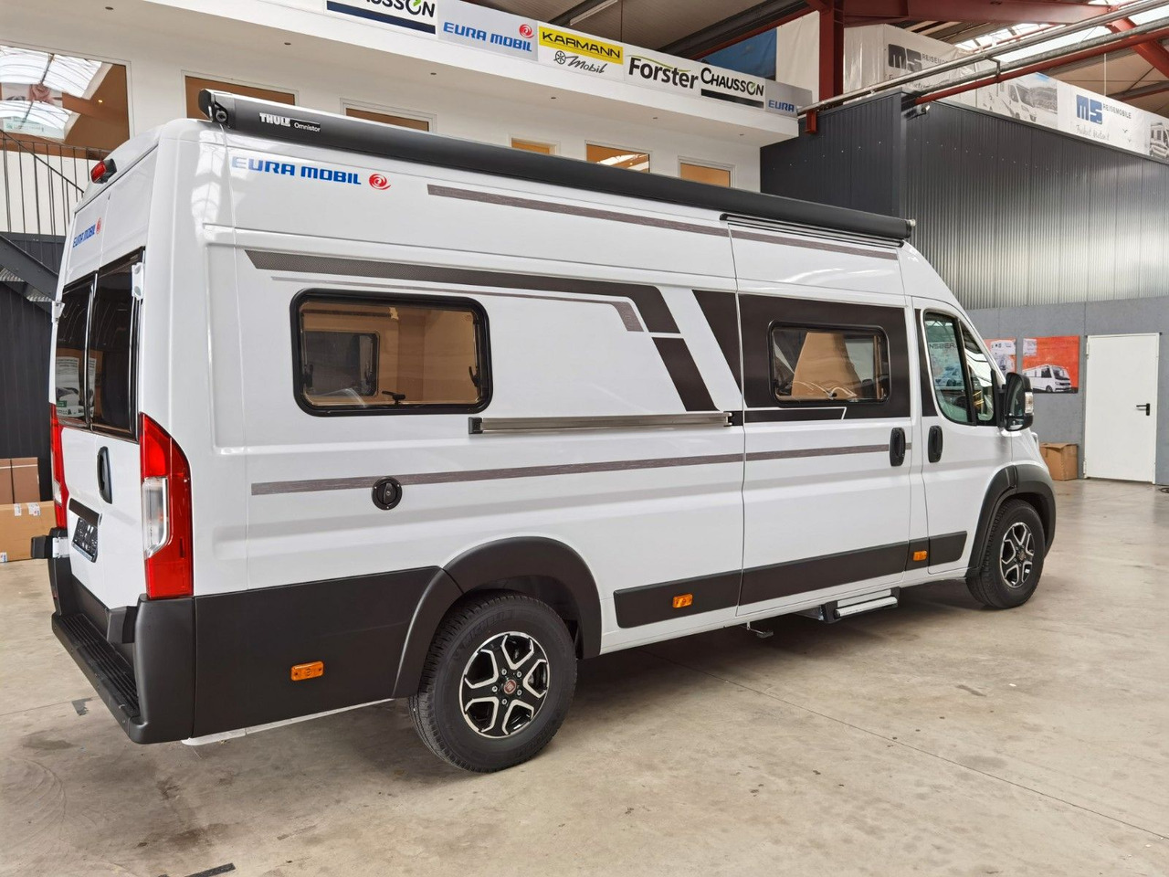 Eura Mobil VAN 635 EB / 180 PS -9G / EINZELBETTEN - Cámper: foto 4 Eura Mobil VAN 635 EB / 180 PS -9G / EINZELBETTEN - Cámper: foto 4