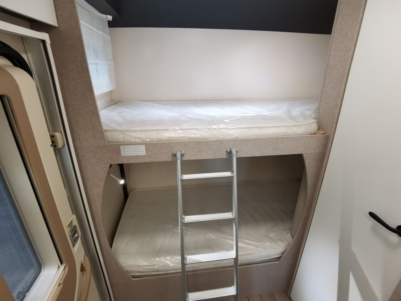 Autocaravana capuchina Forster A 699 VB / - MODELL 2025- / 140PS / ETAGENBETTEN: foto 22