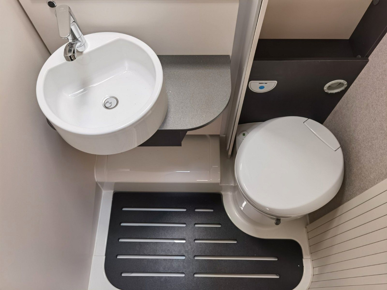 Autocaravana perfilada Forster T 669 EBN COUPÈ / 165PS-DSG / SILVER - EDITION: foto 19