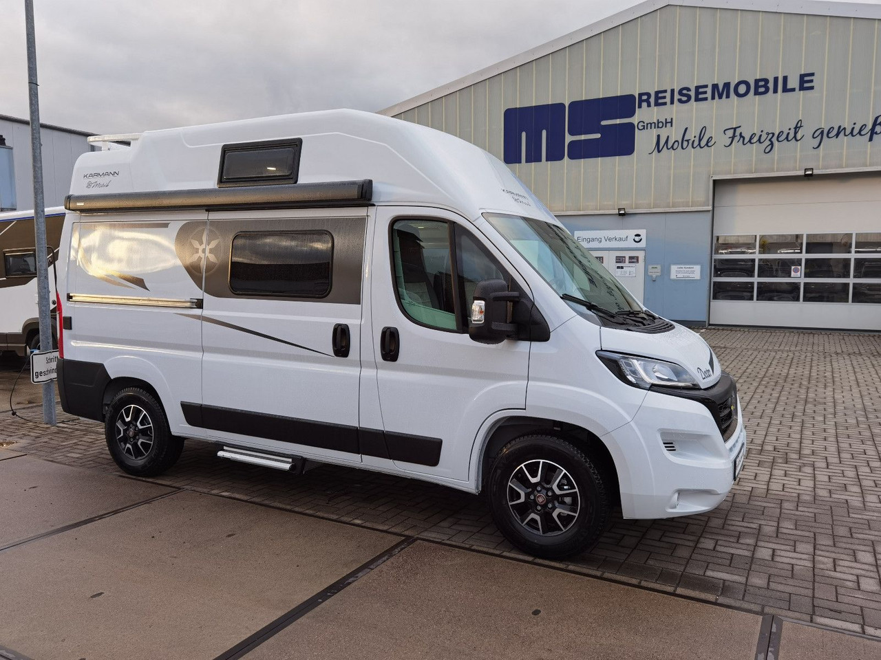 Karmann DEXTER 550 / 140PS / CONCEPT - PAKET & HUBBETT - Cámper: foto 4 Karmann DEXTER 550 / 140PS / CONCEPT - PAKET & HUBBETT - Cámper: foto 4