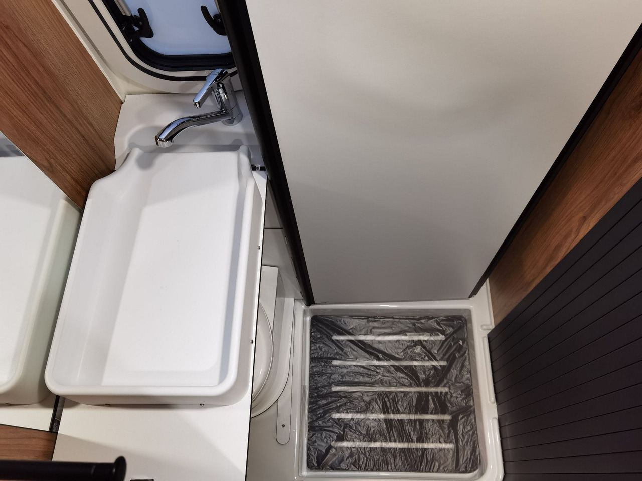 Leasing de  Karmann DEXTER 580 /- 2026 -/ PANORAMA DACHFENSTER Karmann DEXTER 580 /- 2026 -/ PANORAMA DACHFENSTER: foto 20