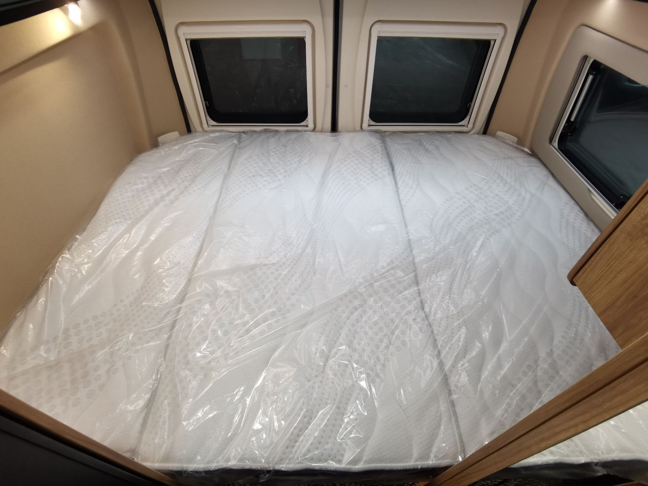 Leasing de  Karmann DEXTER 580 /- 2026 -/ PANORAMA DACHFENSTER Karmann DEXTER 580 /- 2026 -/ PANORAMA DACHFENSTER: foto 18