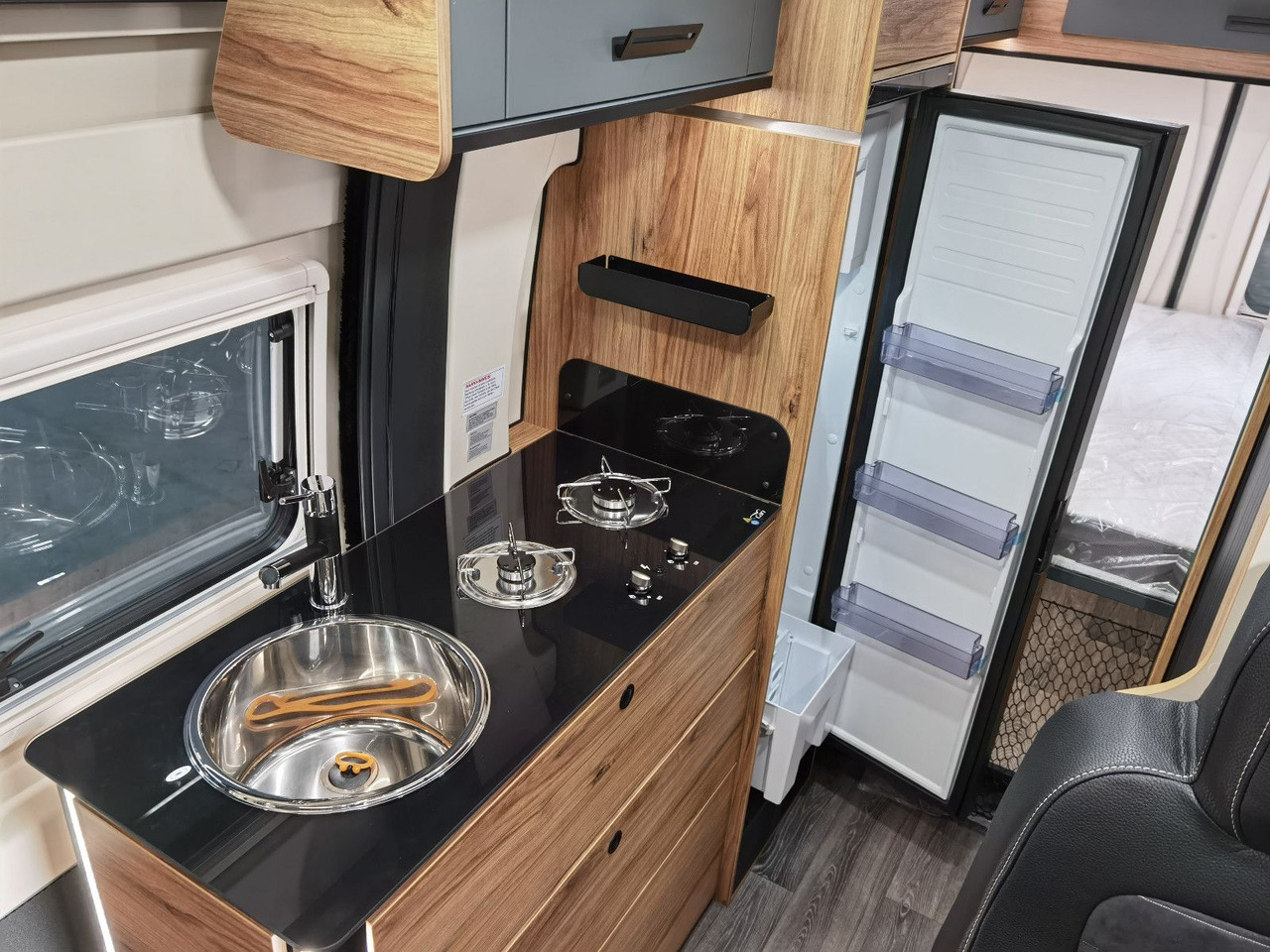 Leasing de  Karmann DEXTER 580 /- 2026 -/ PANORAMA DACHFENSTER Karmann DEXTER 580 /- 2026 -/ PANORAMA DACHFENSTER: foto 17