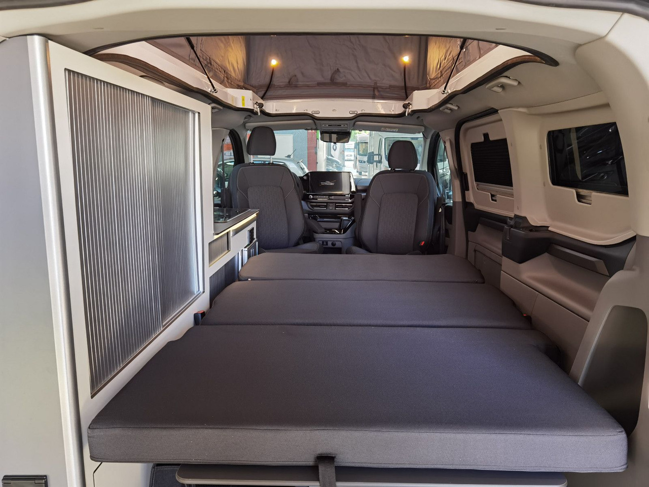 Cámper Karmann DUNCAN 500 / VIVA- PAKET / AHK. / ABVERKAUF 2026: foto 17 Cámper Karmann DUNCAN 500 / VIVA- PAKET / AHK. / ABVERKAUF 2026: foto 17