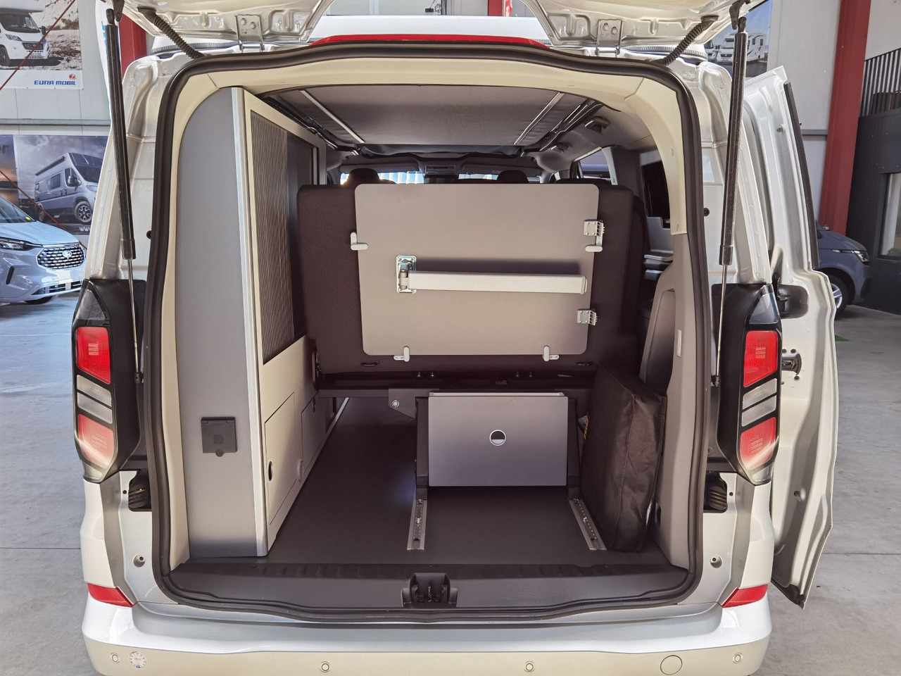 Cámper Karmann DUNCAN 500 / VIVA- PAKET / AHK. / ABVERKAUF 2026: foto 13 Cámper Karmann DUNCAN 500 / VIVA- PAKET / AHK. / ABVERKAUF 2026: foto 13