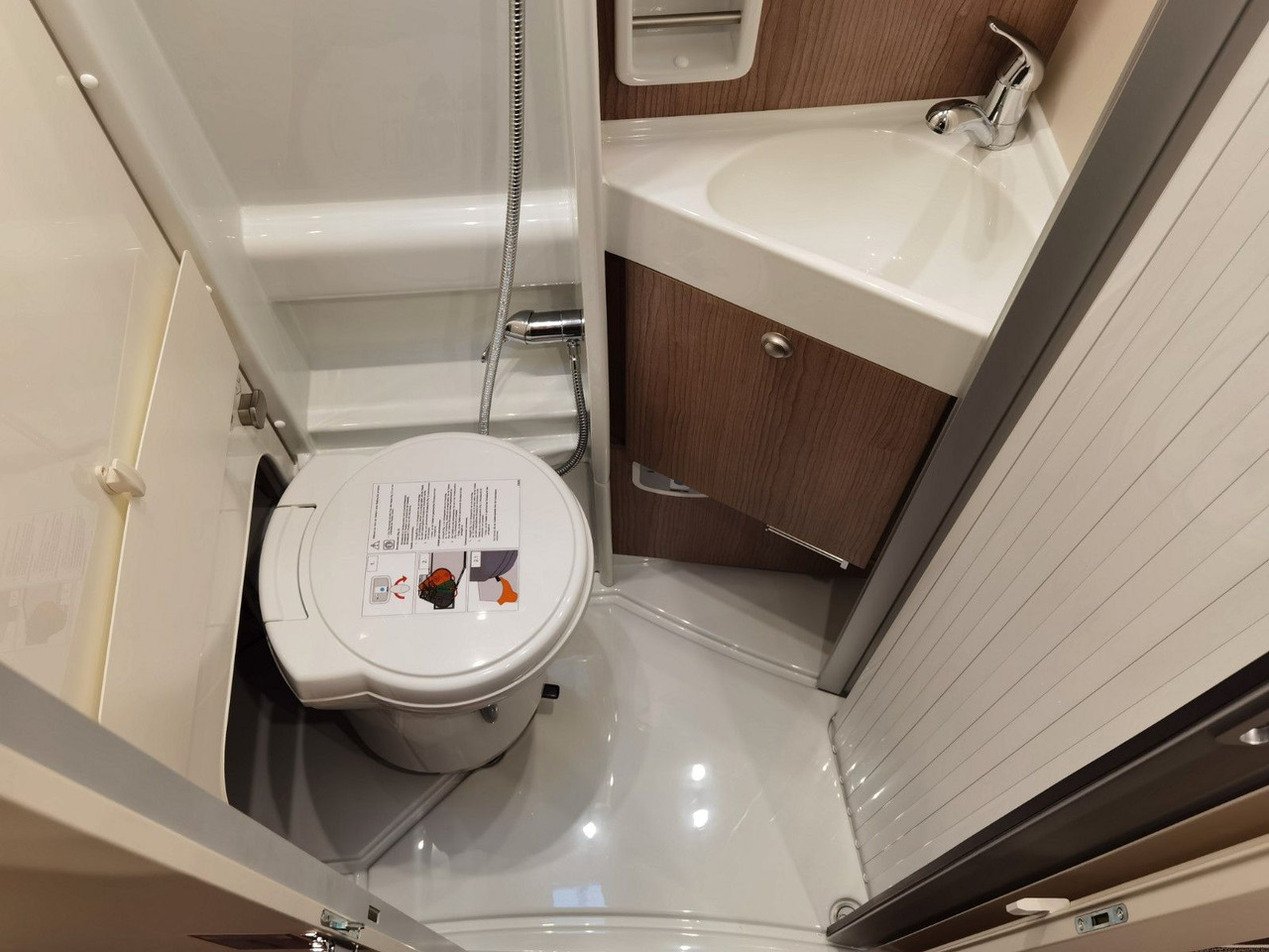 Leasing de Malibu VAN DIVERSITY GT- 640 LE K /NAVIGATION & KEYLESS Malibu VAN DIVERSITY GT- 640 LE K /NAVIGATION & KEYLESS Malibu VAN DIVERSITY GT- 640 LE K /NAVIGATION & KEYLESS Malibu VAN DIVERSITY GT- 640 LE K /NAVIGATION & KEYLESS: foto 18