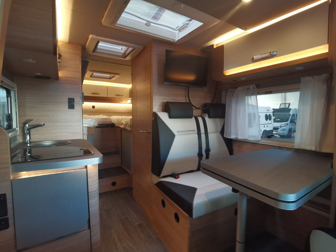 Leasing de  Weinsberg CARACOMPACT 640 MEG EDITION-PEPPER /-MODELL 2025 Weinsberg CARACOMPACT 640 MEG EDITION-PEPPER /-MODELL 2025: foto 9