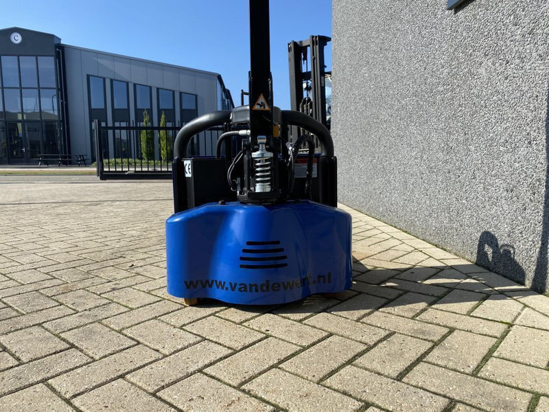 Electrische pallet truck HWE15 Nieuw elektrisch Lion accu HWE15 - Transpaleta: foto 3 Electrische pallet truck HWE15 Nieuw elektrisch Lion accu HWE15 - Transpaleta: foto 3