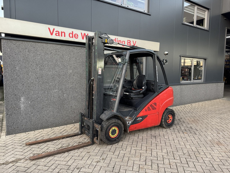 Linde H25D-02 Triplo 550 Freelift / Sideshift / 4e functie VW Diesel 2014 - Carretilla elevadora diésel: foto 2 Linde H25D-02 Triplo 550 Freelift / Sideshift / 4e functie VW Diesel 2014 - Carretilla elevadora diésel: foto 2
