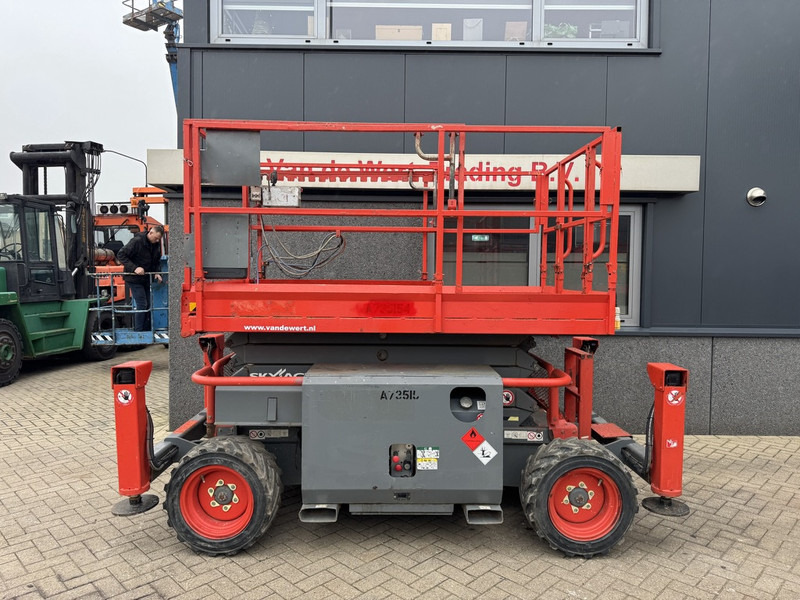 Skyjack SJ 6832RT Schaarhoogwerker / Scissor / Arbeitsbuhne 2016 4X4 Kubota Diesel 12M Werkhoogte - Plataforma de tijeras: foto 1 Skyjack SJ 6832RT Schaarhoogwerker / Scissor / Arbeitsbuhne 2016 4X4 Kubota Diesel 12M Werkhoogte - Plataforma de tijeras: foto 1