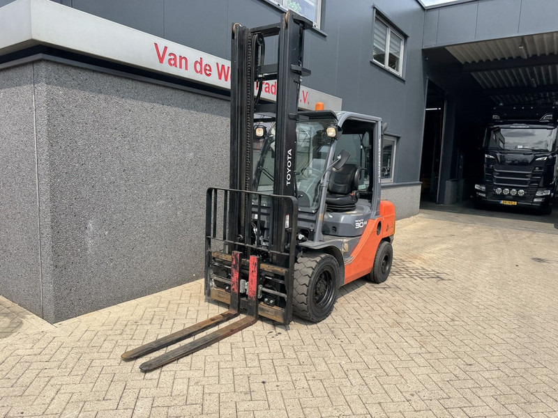 Toyota 02-8 FDF 30 - Carretilla elevadora diésel: foto 3 Toyota 02-8 FDF 30 - Carretilla elevadora diésel: foto 3