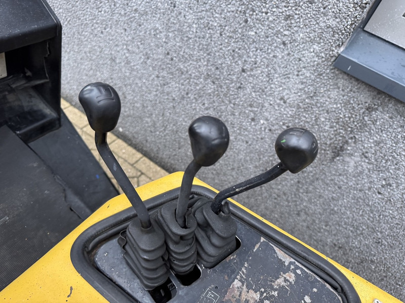 Carretilla elevadora diésel Yale GDP30 TF Triplo 465 Freelift / Sideshift / Mazda Diesel 2005: foto 14