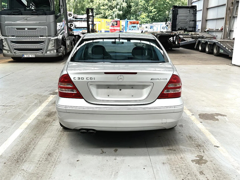 Mercedes-Benz C-Klasse C30 CDI / AMG /DIESEL TURBO 33795 km - Sedan: foto 4 Mercedes-Benz C-Klasse C30 CDI / AMG /DIESEL TURBO 33795 km - Sedan: foto 4
