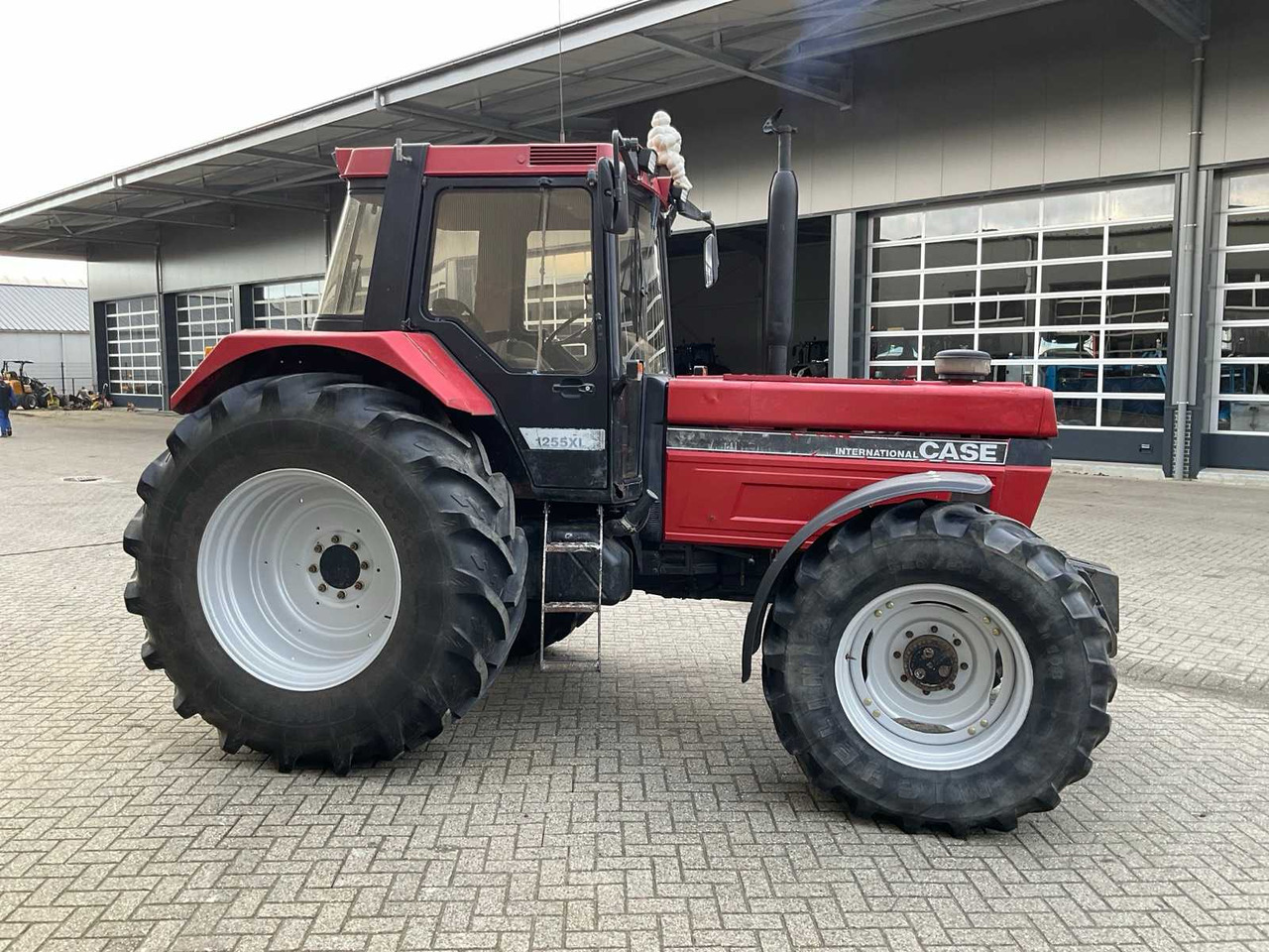 1987 CASE INTERNATIONAL 1255XL ALL-WHEEL DRIVE FARM TRACTOR - Tractor: foto 5 1987 CASE INTERNATIONAL 1255XL ALL-WHEEL DRIVE FARM TRACTOR - Tractor: foto 5
