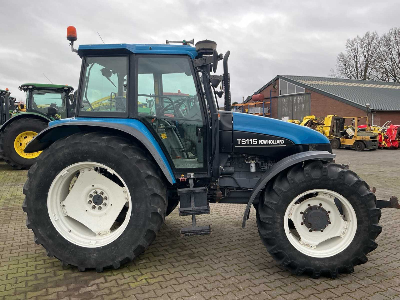1998 NEW HOLLAND TS115 ALL-WHEEL DRIVE FARM TRACTOR - Tractor: foto 3 1998 NEW HOLLAND TS115 ALL-WHEEL DRIVE FARM TRACTOR - Tractor: foto 3