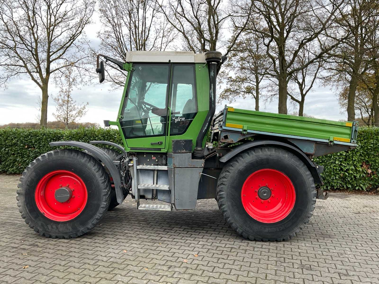 2001 FENDT XYLON 520 ALL-WHEEL DRIVE FARM TRACTOR - Tractor: foto 2 2001 FENDT XYLON 520 ALL-WHEEL DRIVE FARM TRACTOR - Tractor: foto 2