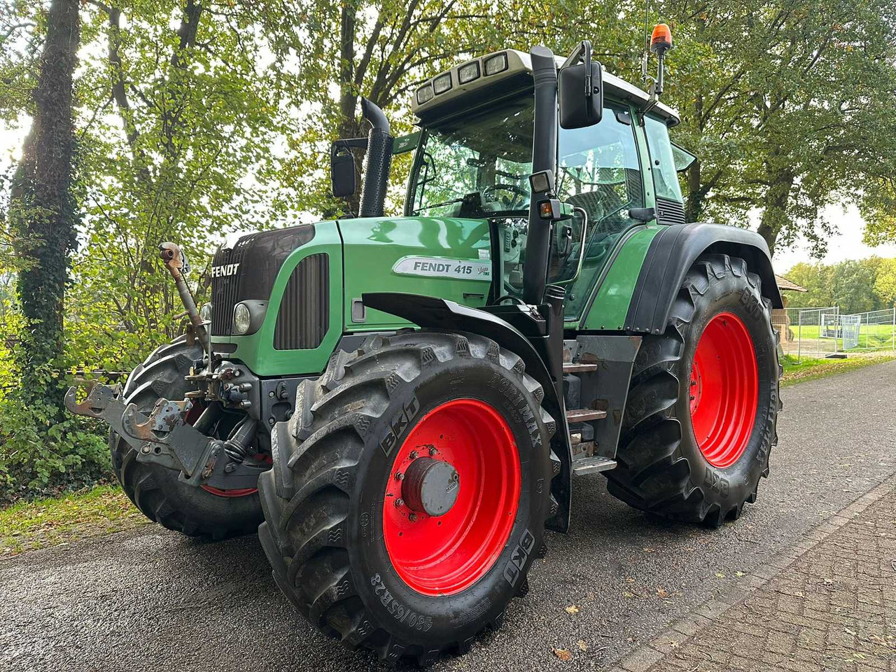 2010 FENDT 415 VARIO TMS ALL-WHEEL DRIVE AGRICULTURAL TRACTOR - Tractor: foto 1 2010 FENDT 415 VARIO TMS ALL-WHEEL DRIVE AGRICULTURAL TRACTOR - Tractor: foto 1