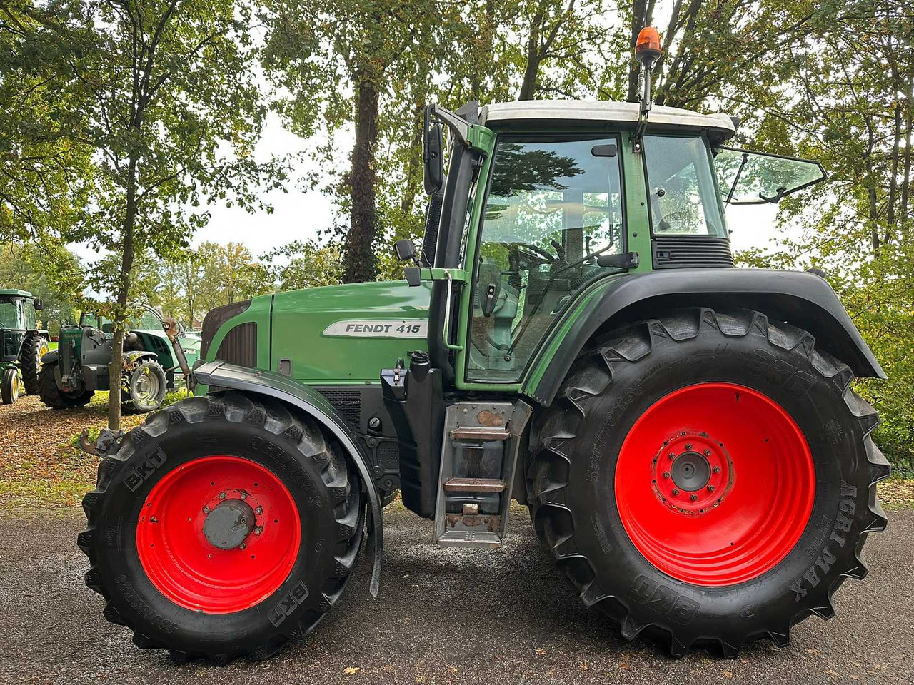2010 FENDT 415 VARIO TMS ALL-WHEEL DRIVE AGRICULTURAL TRACTOR - Tractor: foto 2 2010 FENDT 415 VARIO TMS ALL-WHEEL DRIVE AGRICULTURAL TRACTOR - Tractor: foto 2
