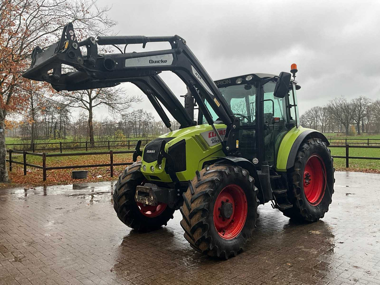 2011 CLAAS ARION 420 FOUR-WHEEL DRIVE FARM TRACTOR WITH FRONT LOADER - Tractor: foto 2 2011 CLAAS ARION 420 FOUR-WHEEL DRIVE FARM TRACTOR WITH FRONT LOADER - Tractor: foto 2