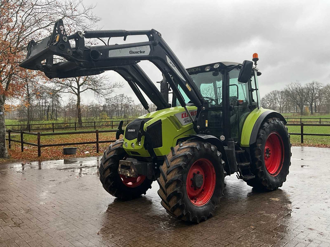 2011 CLAAS ARION 420 FOUR-WHEEL DRIVE FARM TRACTOR WITH FRONT LOADER - Tractor: foto 1 2011 CLAAS ARION 420 FOUR-WHEEL DRIVE FARM TRACTOR WITH FRONT LOADER - Tractor: foto 1