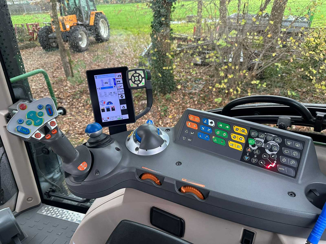 2015 FENDT 312 VARIO S4 ALL-WHEEL DRIVE FARM TRACTOR - Tractor: foto 5 2015 FENDT 312 VARIO S4 ALL-WHEEL DRIVE FARM TRACTOR - Tractor: foto 5