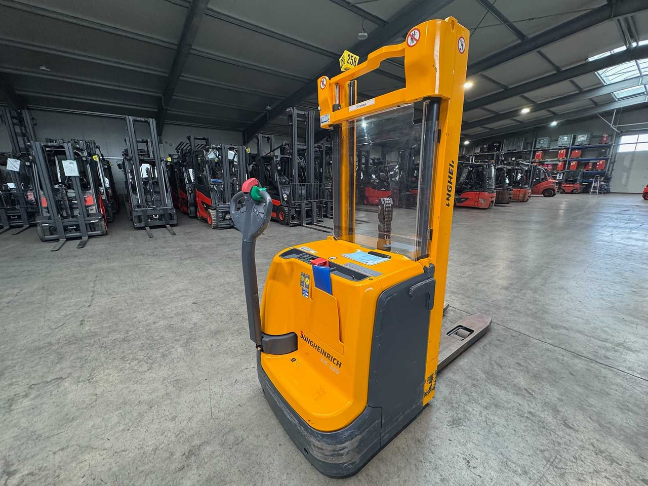 2015 JUNGHEINRICH EJC220 2,000KG STACKER PALLET TRUCK ANT FREE LIFT - Carretilla elevadora: foto 1 2015 JUNGHEINRICH EJC220 2,000KG STACKER PALLET TRUCK ANT FREE LIFT - Carretilla elevadora: foto 1