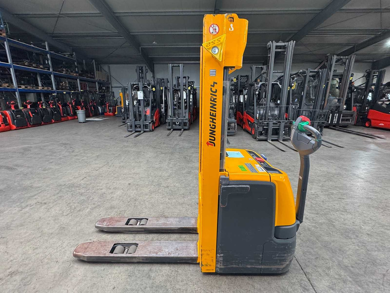2015 SERVICE+UVV 10/2026 JUNGHEINRICH EJC220 2,000KG STACKER PALLET TRUCK ANT FREE LIFT 4,020 HOURS - Carretilla elevadora: foto 1 2015 SERVICE+UVV 10/2026 JUNGHEINRICH EJC220 2,000KG STACKER PALLET TRUCK ANT FREE LIFT 4,020 HOURS - Carretilla elevadora: foto 1